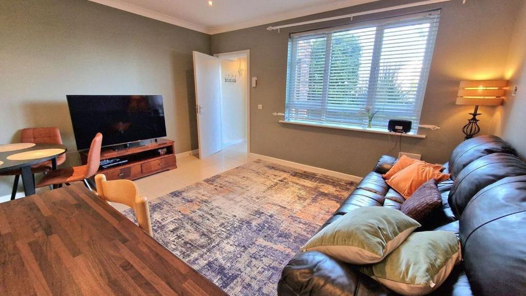 Cosy Two Bedroom Apartment Голвей Екстер'єр фото